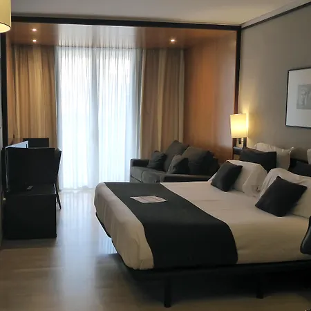 Отель Estela Barcelona 4*