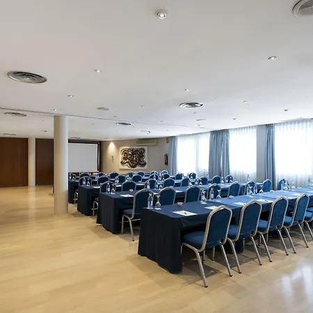 巴塞罗那埃斯特拉酒店 4* 锡切斯