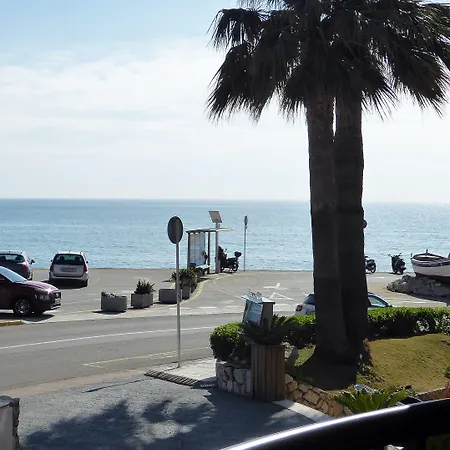 巴塞罗那埃斯特拉酒店 酒店